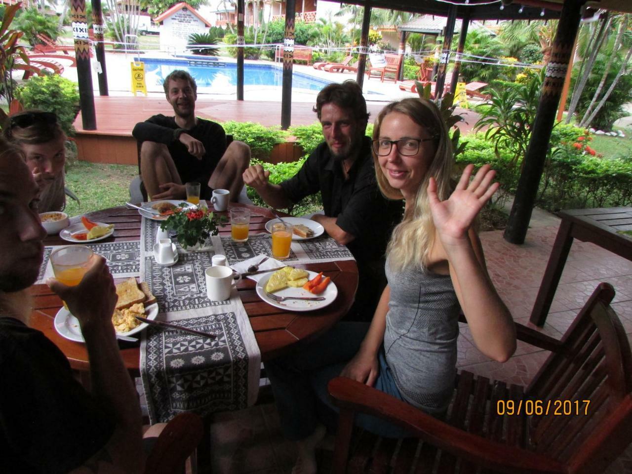 Wailoaloa Beach Resort Nadi Buitenkant foto