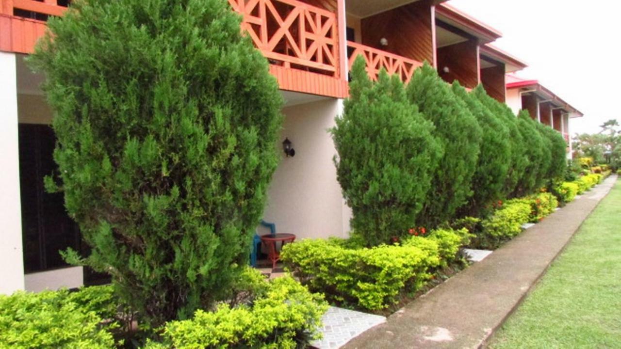 Wailoaloa Beach Resort Nadi Buitenkant foto