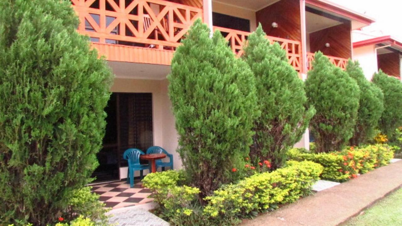 Wailoaloa Beach Resort Nadi Buitenkant foto