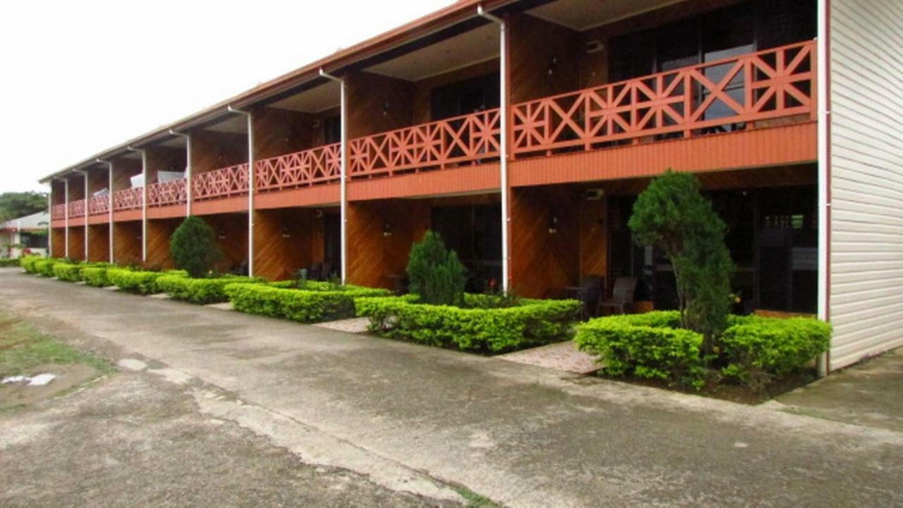 Wailoaloa Beach Resort Nadi Buitenkant foto